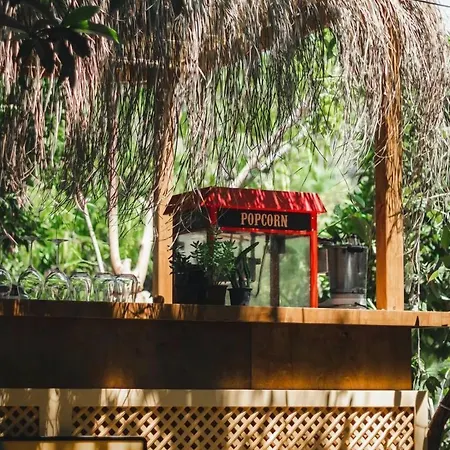 Nomadas Bed and Breakfast *